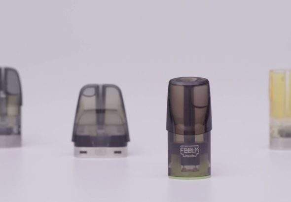 多款採用不鏽鋼網格與複合纖維技術的精密霧化芯組件，展示混合式霧化結構的工業設計細節。