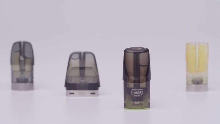 多款採用不鏽鋼網格與複合纖維技術的精密霧化芯組件，展示混合式霧化結構的工業設計細節。