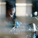 降壓晶片效率主題視覺：對比線性穩壓、異步降壓與同步整流三種電源架構的損耗來源與效率邊界